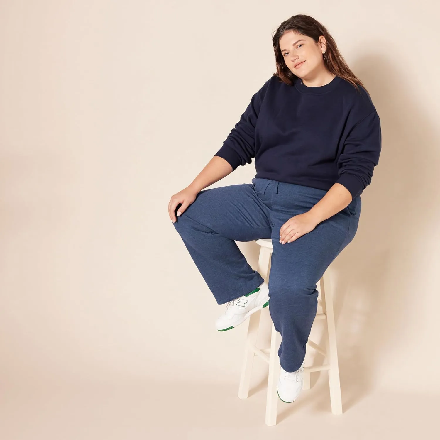 Amazon Essentials Straight Leg Sweatpants with Drawstring for Women, Fleece - (Available in Plus Size)